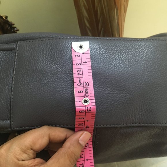 Authentic Coach Avery Hobo Bag - Picture 6 of 16